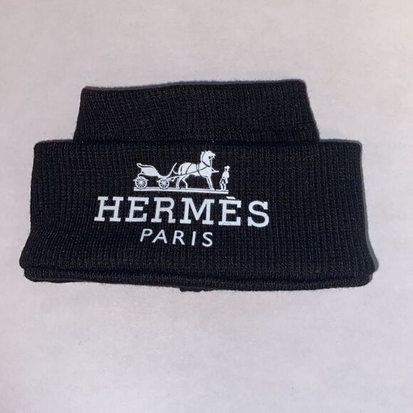 Labubu Luxury Black Beanie and Sweater Set - Picture 6 of 8